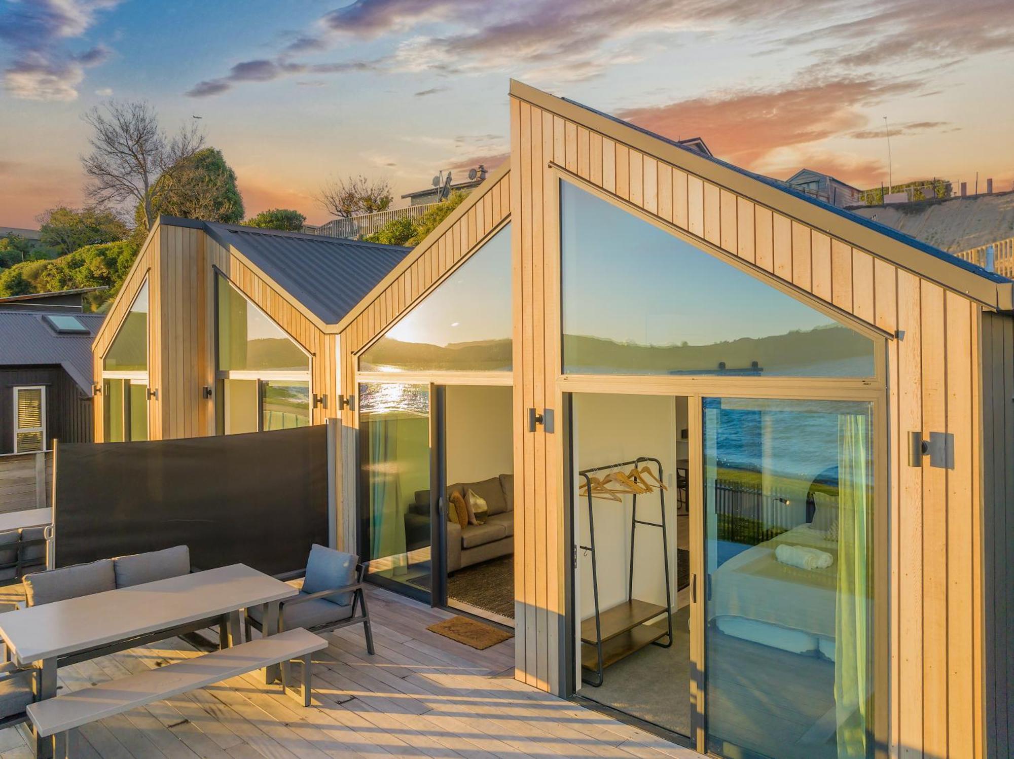 Brand New Lake Front Homes Spa Pool タウポ エクステリア 写真