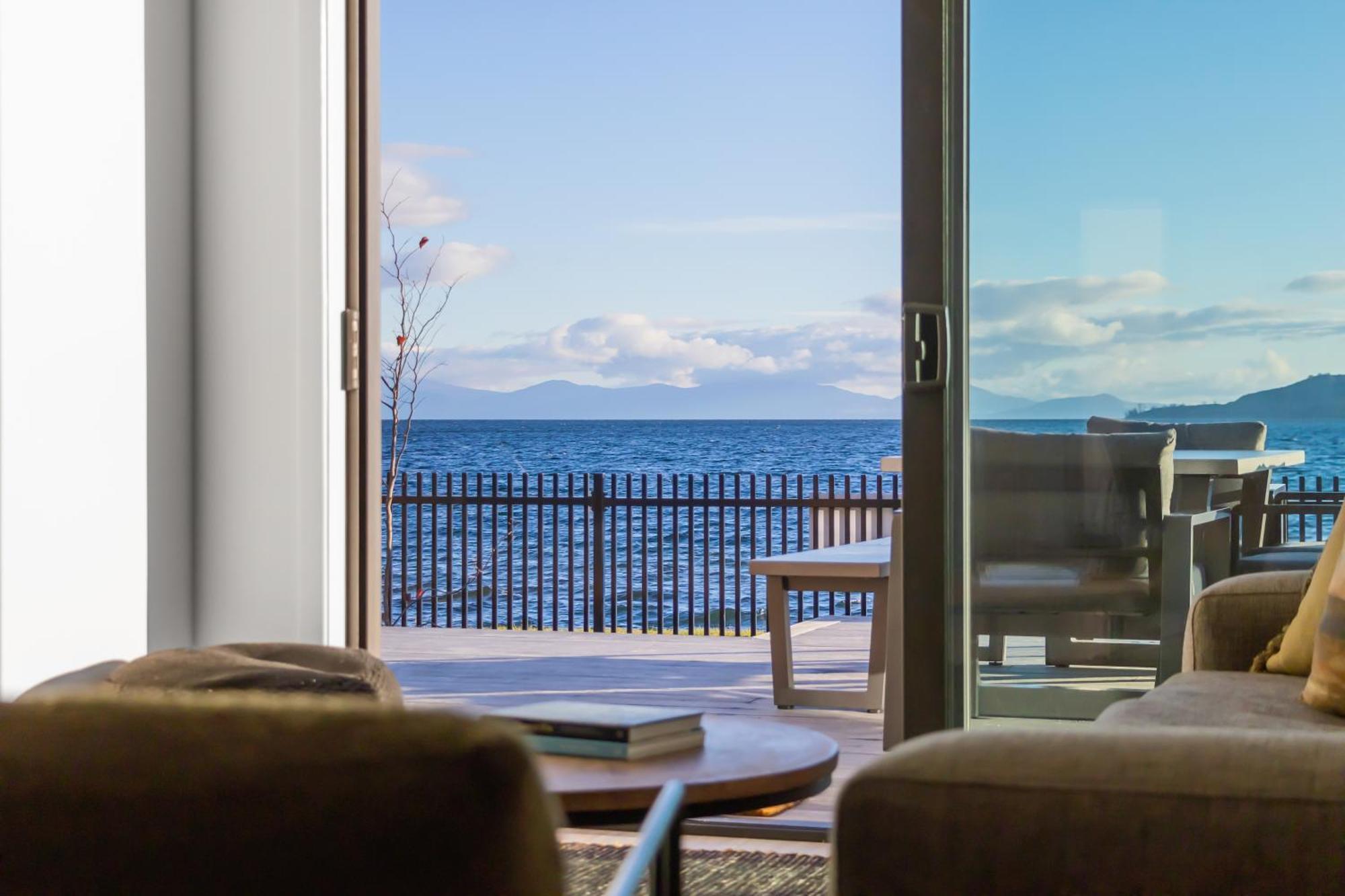 Brand New Lake Front Homes Spa Pool タウポ エクステリア 写真