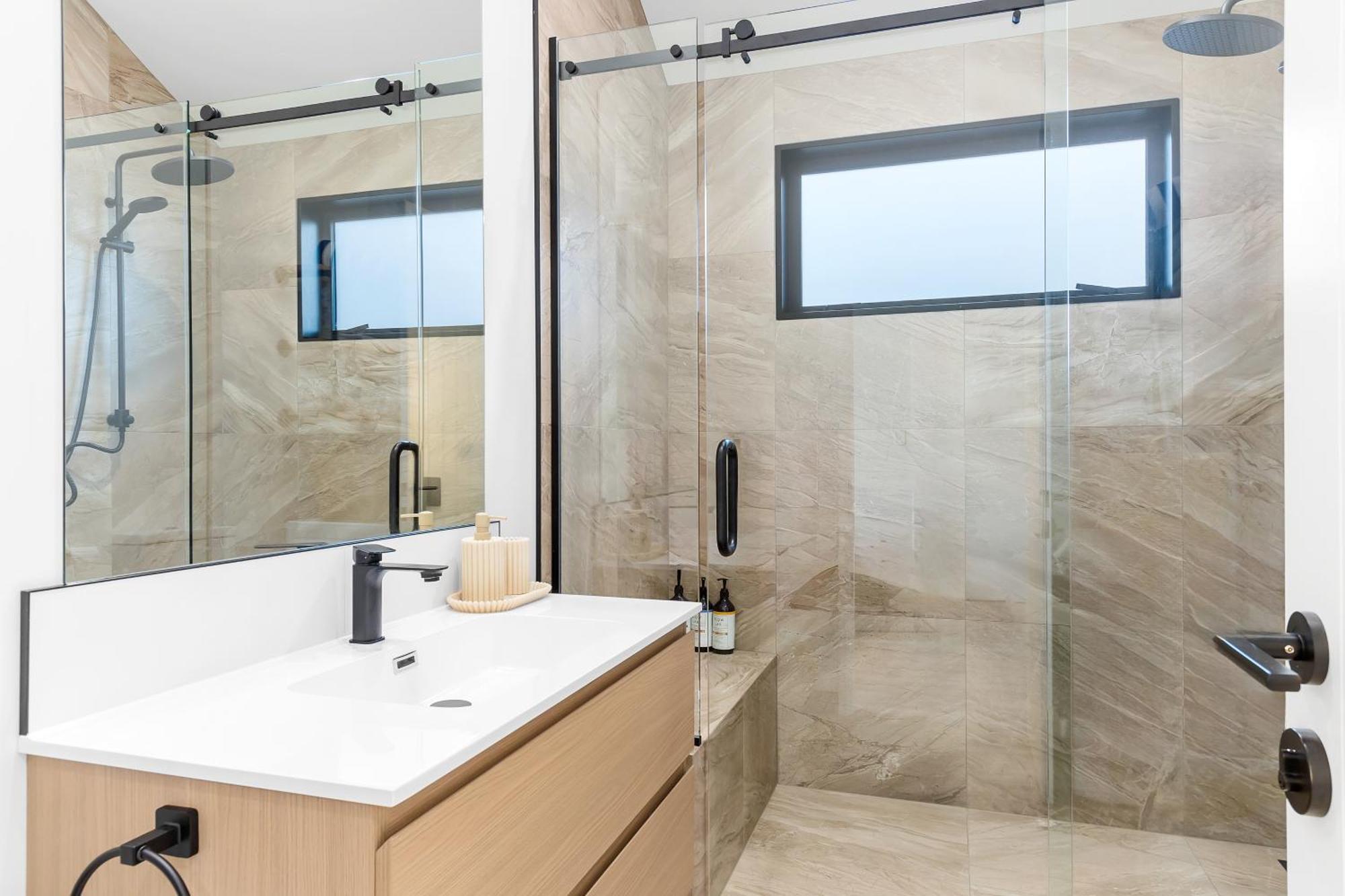 Brand New Lake Front Homes Spa Pool タウポ エクステリア 写真
