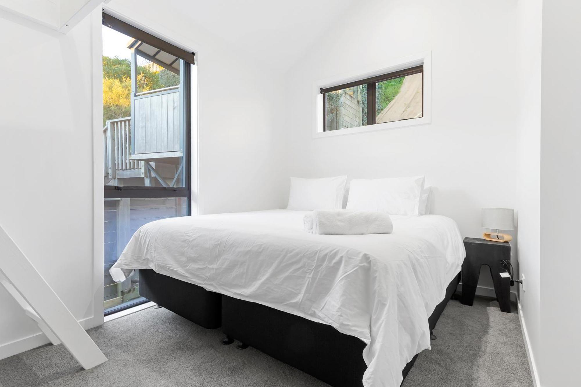 Brand New Lake Front Homes Spa Pool タウポ エクステリア 写真