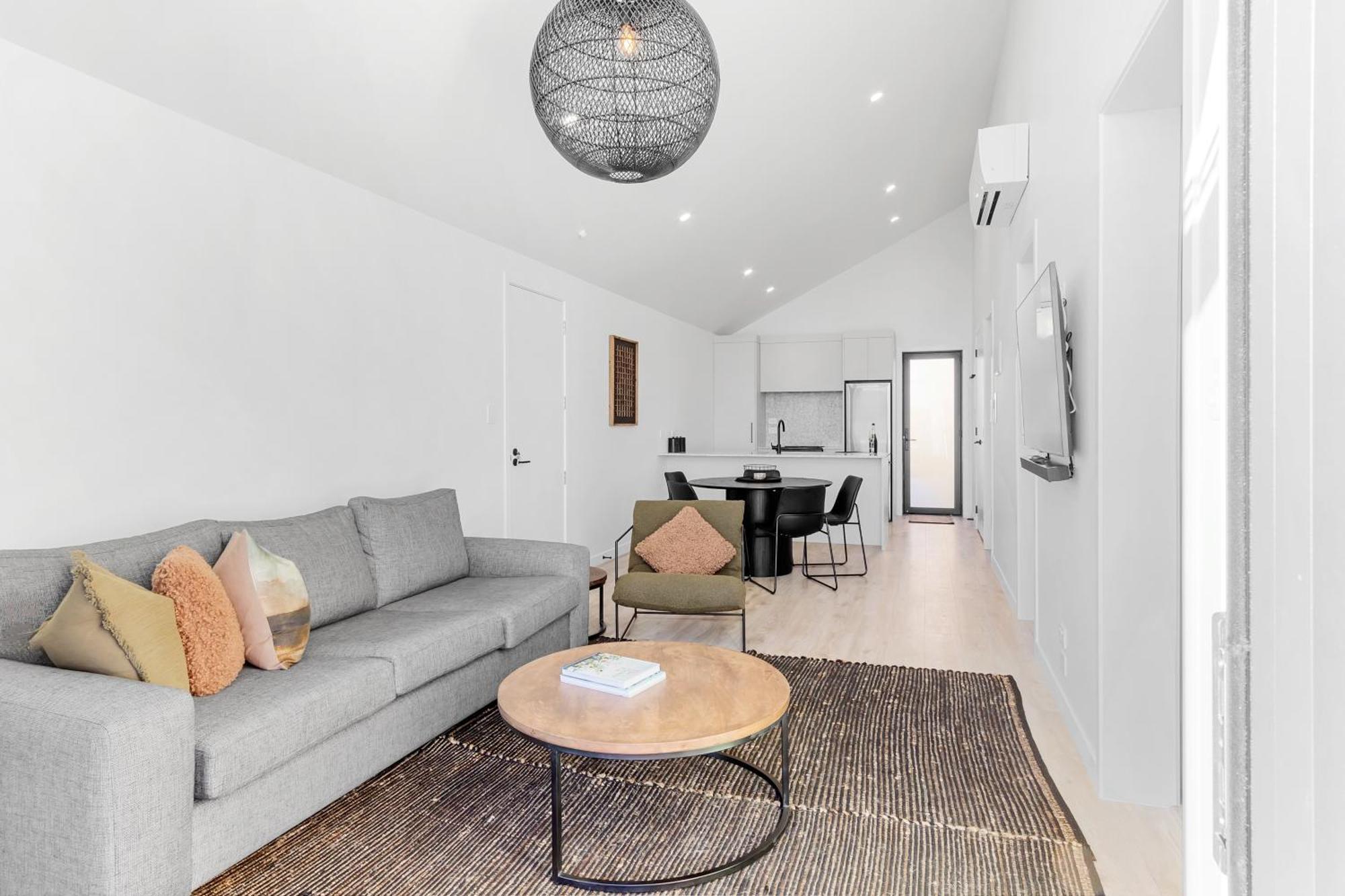 Brand New Lake Front Homes Spa Pool タウポ エクステリア 写真