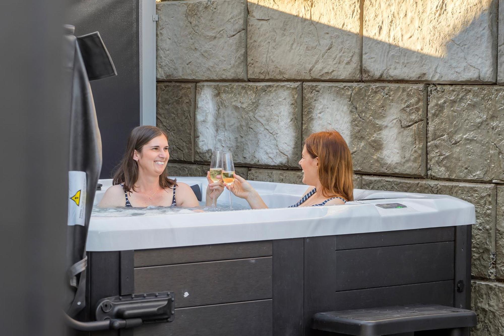 Brand New Lake Front Homes Spa Pool タウポ エクステリア 写真