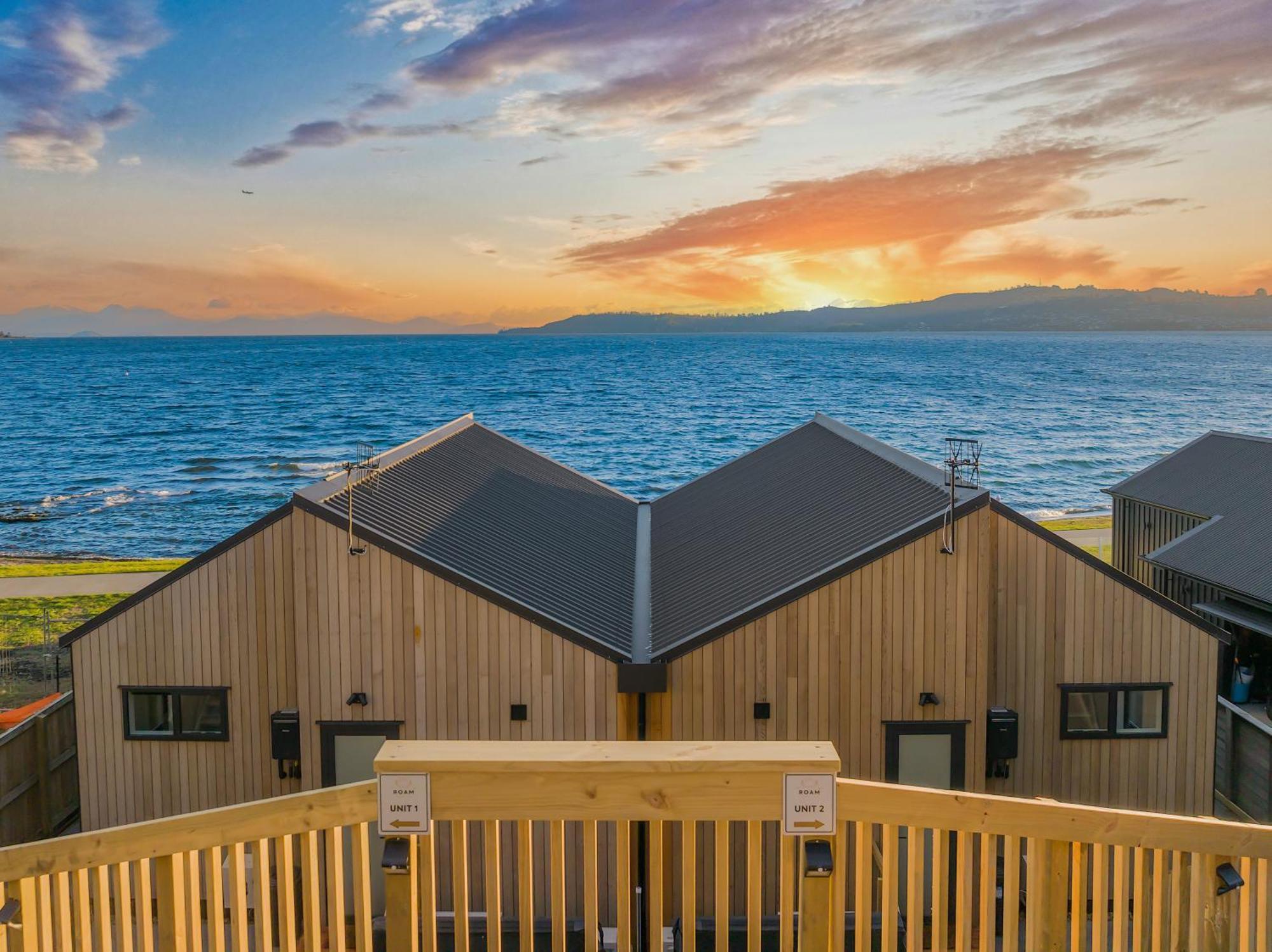Brand New Lake Front Homes Spa Pool タウポ エクステリア 写真
